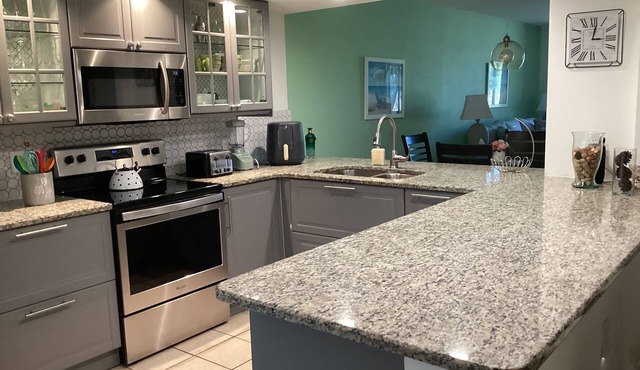 Beaches Anna Maria island IMG Tennis Bradenton Condo close to shops and eatery,s