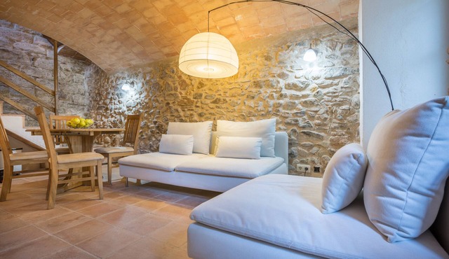 Beaches+Countryside. Chic, Stone Townhome in Medieval Village,Air Conditioning!