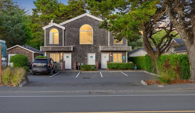 Beaches Inn Fourplex Group Getaway: Walk to Beach| Dog-Friendly
