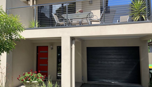 Beaches, Restaurants, Wineries, Shops and many Tourist attractions close by.