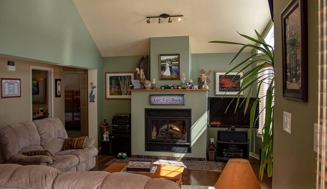 Beachfront Lake House in St-Donat
