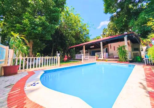 Beachfront Serenity Villa with Pool, AC, 1 min from the the beach, Jacuzzi, Wifi