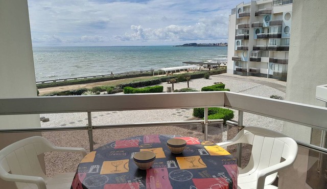 Beachfront Apartment with Stunning Views & Private Parking