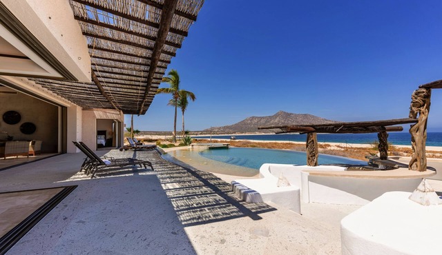 Beachfront, incredible views, 4bd, 4+ba, fish/swim/snorkel in the Sea of Cortez