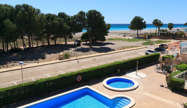 Beachfront apartment perfect for small families · UHC ARCO DEL SOL 165