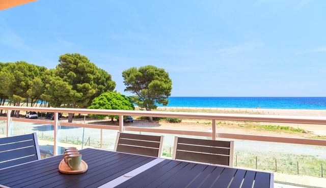 Beachfront apartment perfect for families · UHC ARCO DEL SOL 277