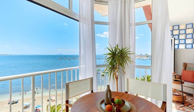 Beachfront Relaxation Apartment - by Welcomely