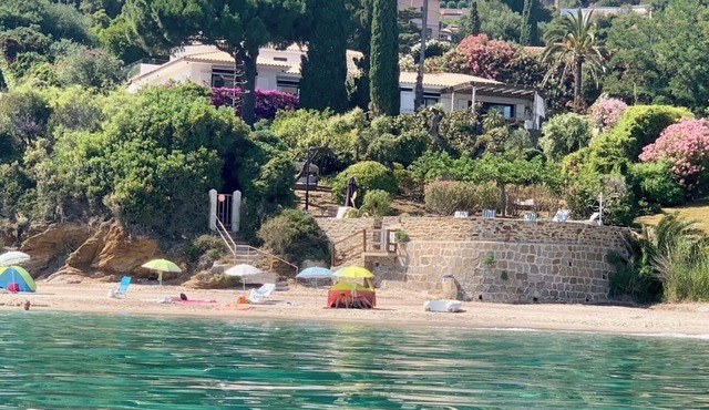 BEACHFRONT RENOVATED VILLA FRENCH RIVIERA - PREMIUM SERVICE : COOK & HOUSEKEEPER