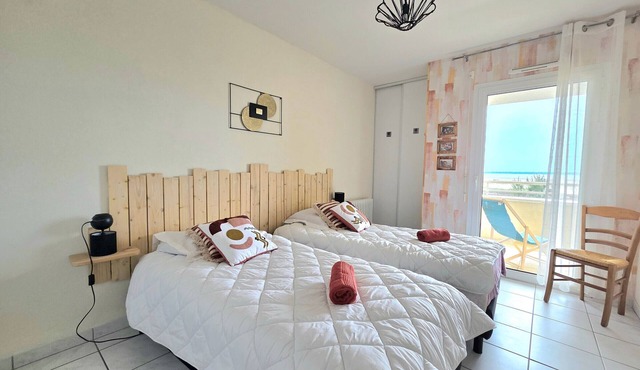 Beachfront 1-Bedroom Apartment with Balcony in Saint-Brevin-les-Pins