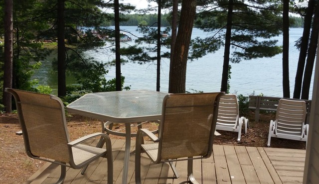 Beachfront 1-bedroom home, 15-minute drive to Traverse CitynSTR License #005060