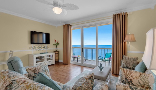 Beachfront 1007 West! Enjoy Free Beach Service and Activities!