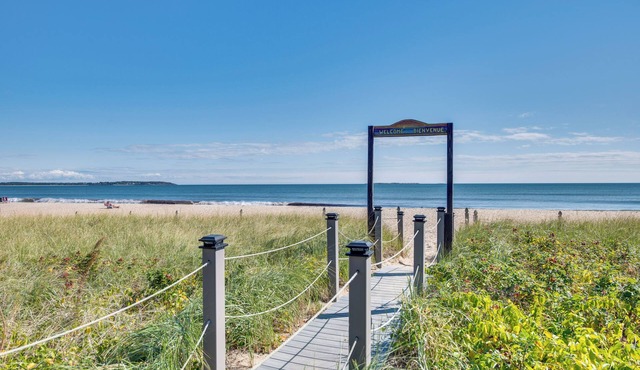 'beachfront 12' Condo on Old Orchard Beach