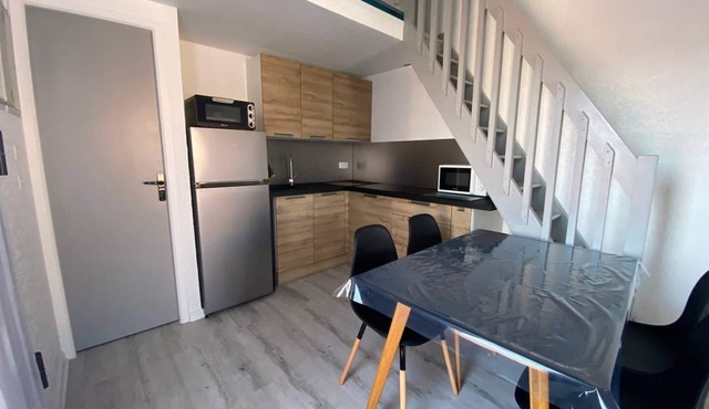 Beachfront 1BR Loft with Terrace, Parking, and Close to Shops in Port Leucate