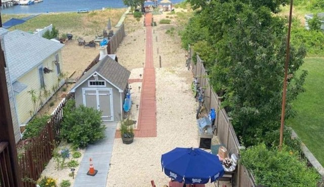 BEACHFRONT 1BR WATERVIEWS WITH DECK PRIVATE BEACH