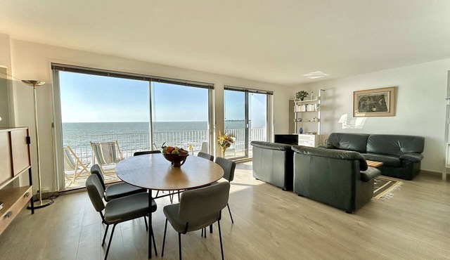 Beachfront 2-Bedroom Apartment with Terrace and Parking in La Baule