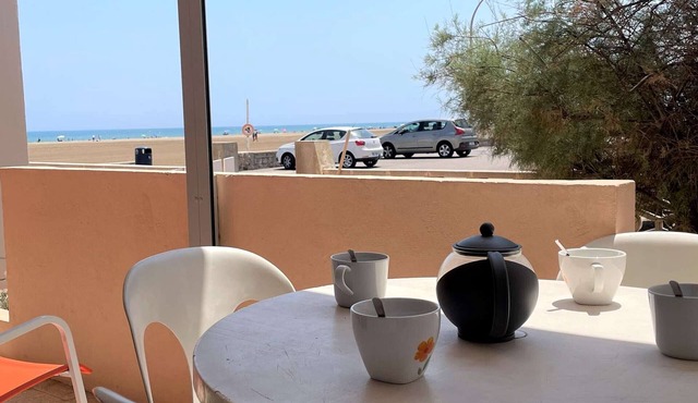 Beachfront, 2-Room Apartment with Sea View Terrace, Sleeps 5, Parking Included