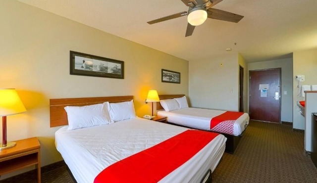 Beachfront 2 Rooms w/Water Views & Cozy Ambiance by the Bay