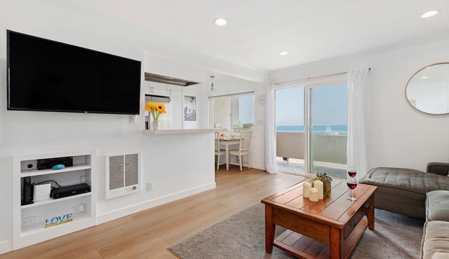 Beachfront 2BR Condo in Sunny Carpinteria. Walk Everywhere!