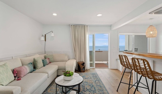 Beachfront 2BR Condo in Sunny Carpinteria