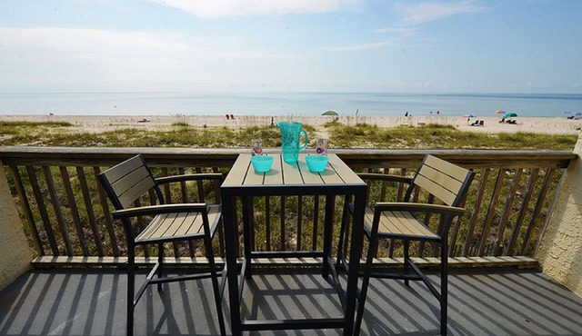 BEACHFRONT 2BR CONDO W/POOL*PRIVATE USE OF 3 BIKES & 2 KAYAKS