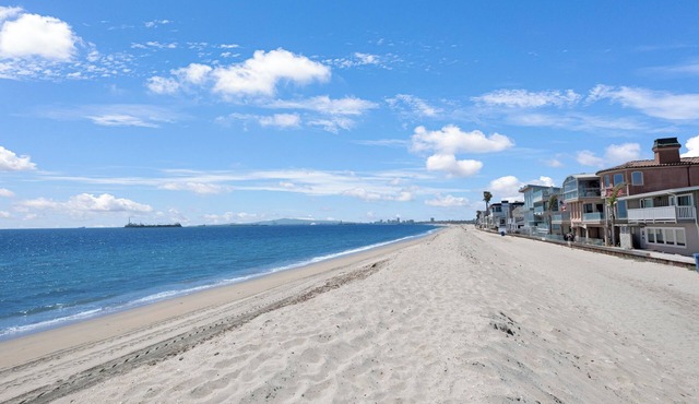Beachfront 3-bedroom home centrally located on the Long Beach peninsula