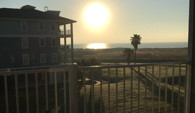 Beachfront 3BR3BA condo in the peaceful Pointe West Community of Galveston, TX
