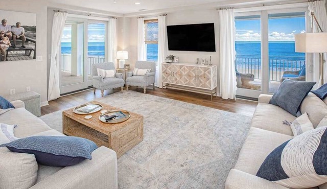 Beachfront 3rd-floor condo with ocean views, 3 pools, free wifi gym & w/d