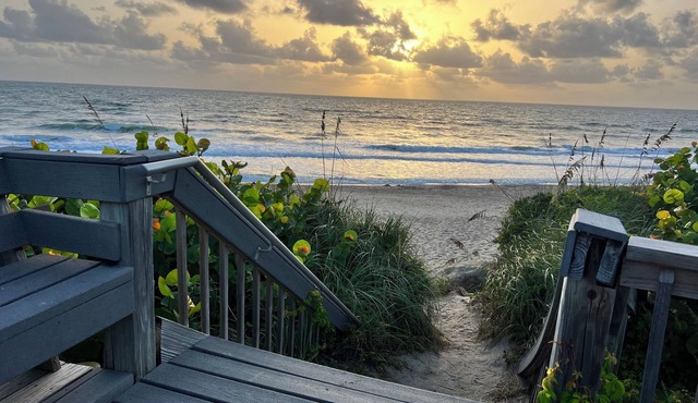 Beachfront! 3rd Floor Corner Unit, Enjoy Sunrise to Sunset