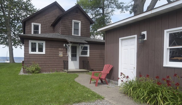 Beachfront, 5 Bedroom Home w/Tennis/pickle-ball Court