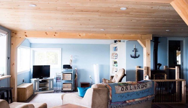 BEACHFRONT 5BDRM SUNSET SUMMER SPECIAL WATERFRONT COTTAGE (VRBO ONLY)