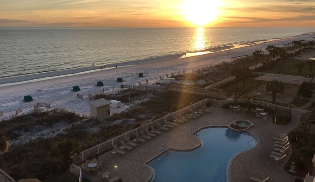 BEACHFRONT 5TH Floor 2 BEDROOM STEPS AWAY FROM THE WHITE SANDS OF CRYSTAL BEACH