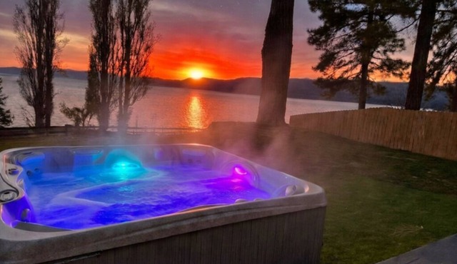 Beachfront 6BR Tahoe Retreat — Private Hot Tub, Kayaks & Stunning Lake Views