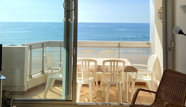 Beachfront Apartment with Stunning Sea View in Palavas - Sleeps 5
