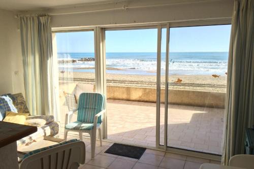 beachfront apartment with terrace and parking