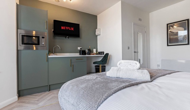 Beachfront Aparthotel, Seaview Apartment with free parking #7