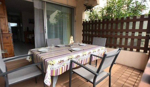 Beachfront Apartment with Terrace, Sleeps 4, WiFi, Parking - Le Barcarès