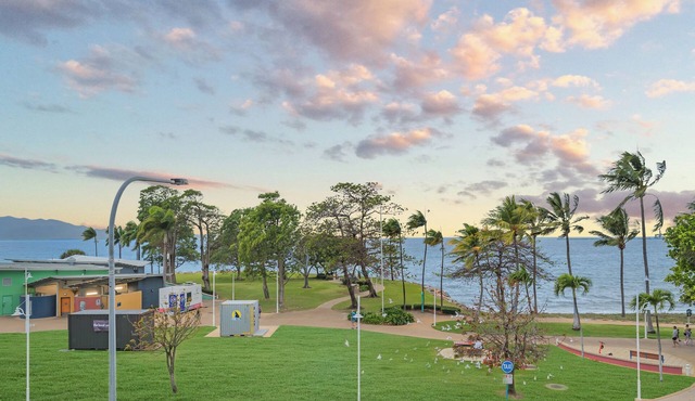Beachfront Apartment Stunning Views