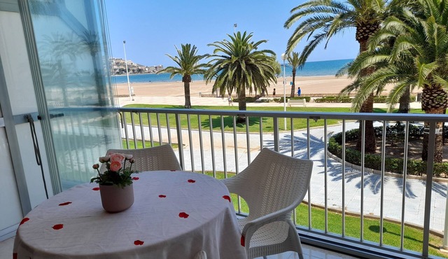 Beachfront apartment 40 k. from Valencia, services all year round,