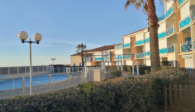 Beachfront apartment with pool, air conditioning and wifi