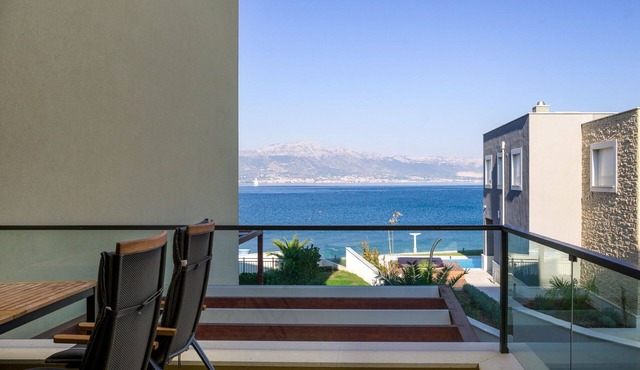 Beachfront Apartment Lemonade VIII