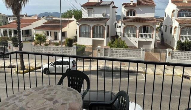 Beachfront apartment (pet friendly)