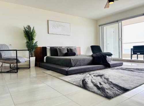 Beachfront Apartment with 3 BR 2 BA with pool