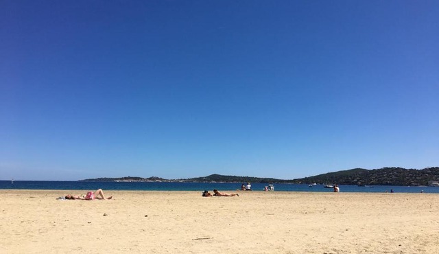 Beachfront Apartment with a/c in Port Grimaud