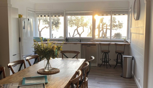 Beachfront Retreat across the road to the beach 🏖