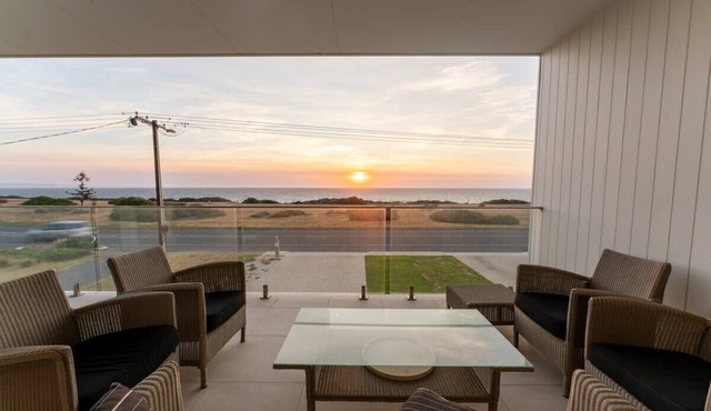 Beachfront Luxury Sunset Views, Smeg Appliances