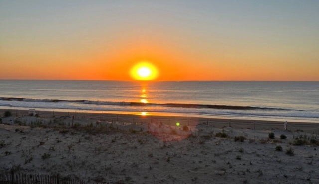 Beachfront Baby💛 Beautiful & New!🌟The only way to stay @ the beach❣️Spacious