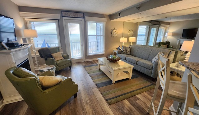 Beachfront, Balcony, Fireplace! - North Shore Inn Unit 204
