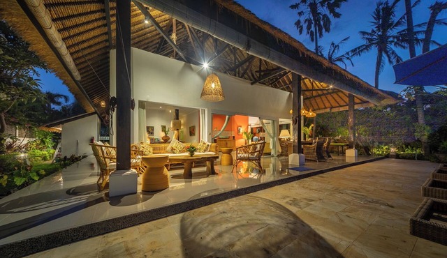 Beachfront Bali Paradise Villa with Private Pool & Tropical Garden
