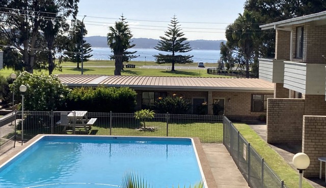 Beachfront Batemans Bay-Batehaven NSWn2 bedroom apartment,pool, free parking