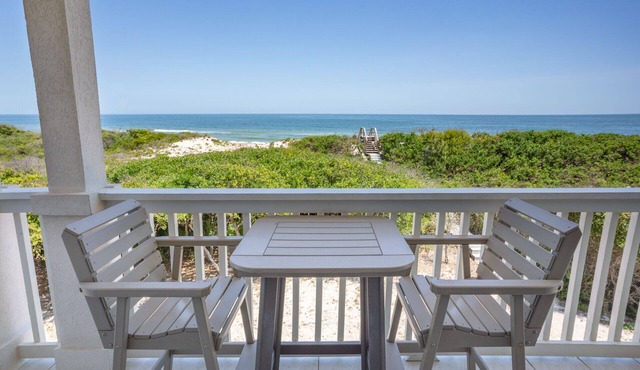 BEACHFRONT Beauty in the Dunes!, 5BR/4BA Sleeps 10, 3 Community Pools!